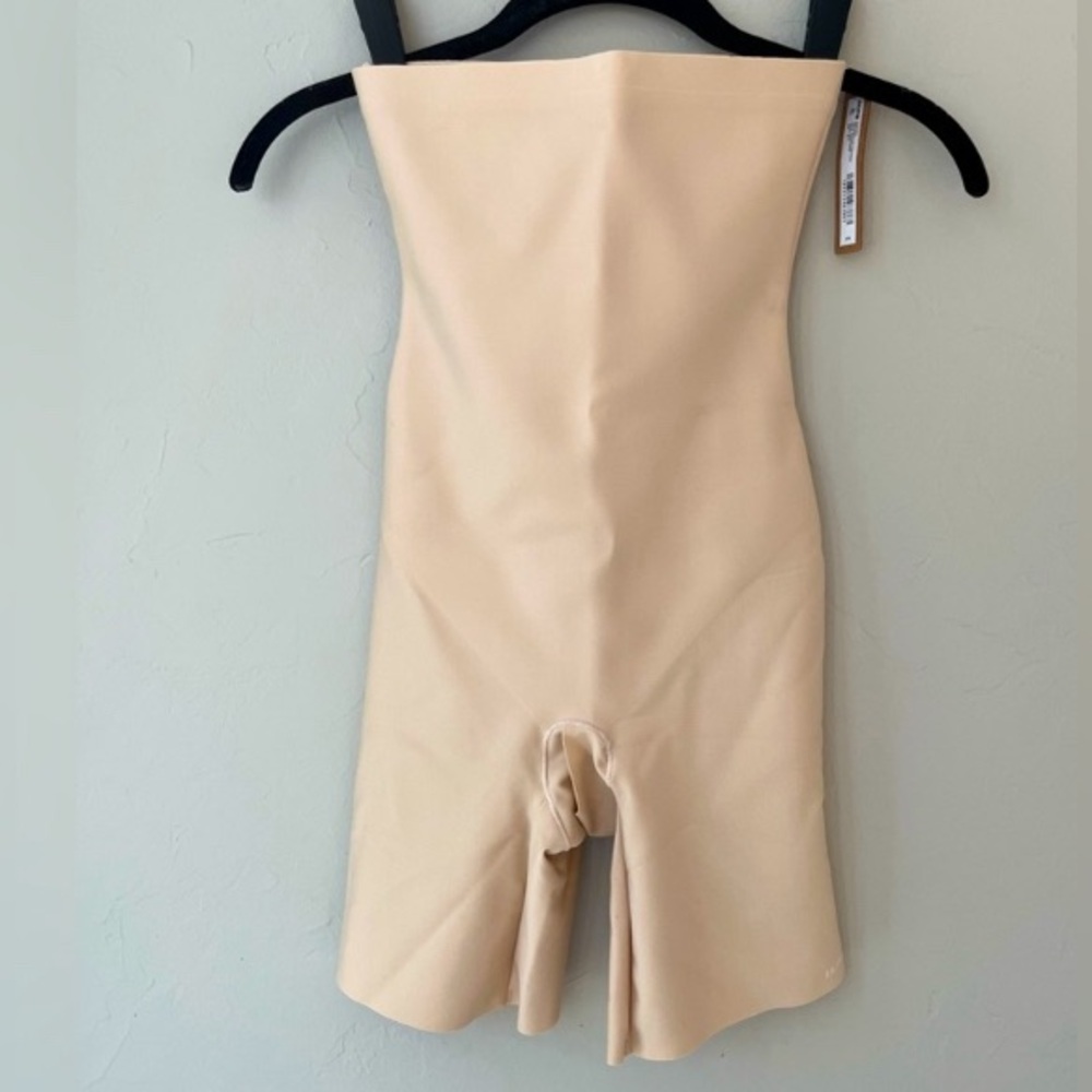SKIMS Body High Waist Short Shapewear M - Picture 3 of 6